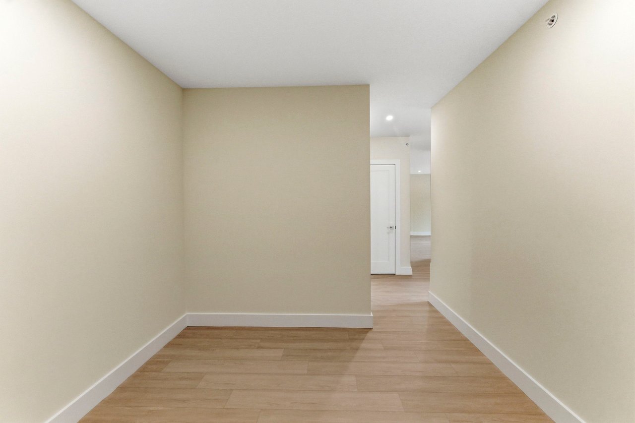 850 Broad Ave