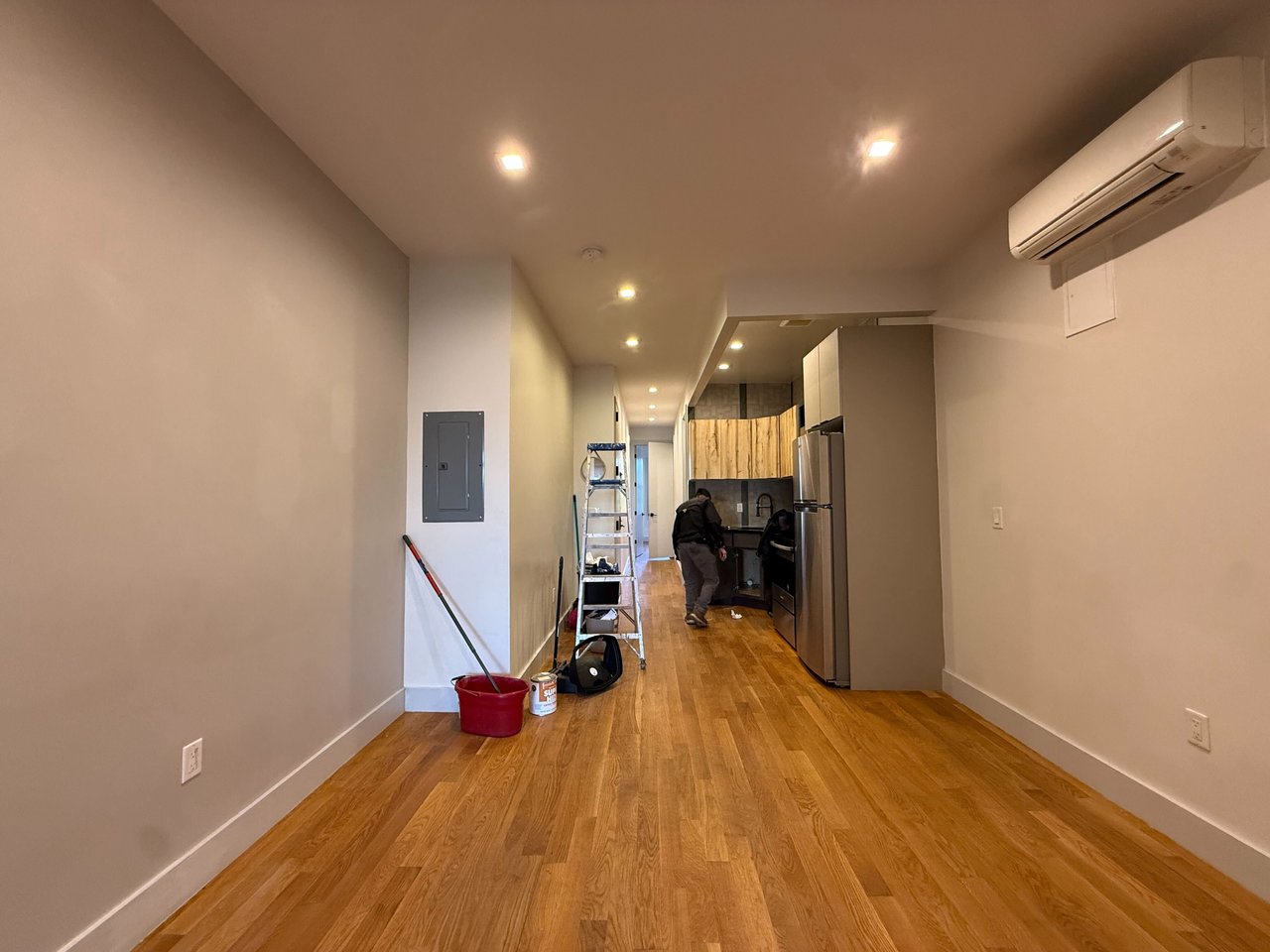 241 Scholes St 2L