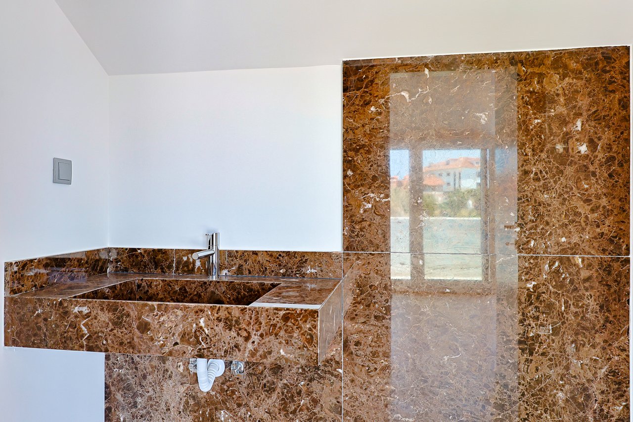 3-BDR Duplex with Sea View, Balcony & Private Lift in Monte Estoril
