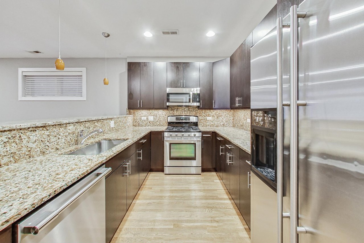 689 N Peoria St Unit 2N