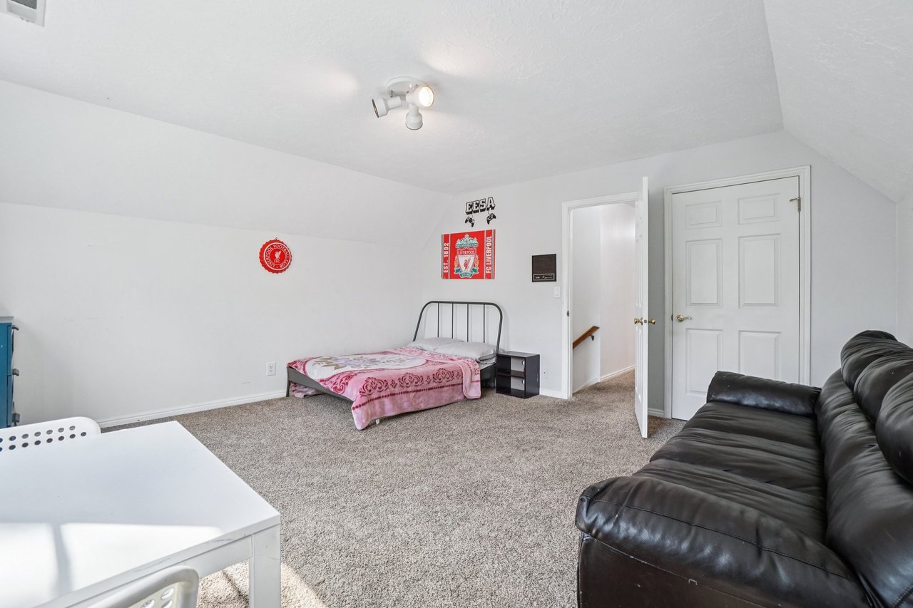 11343 S Clifford Cir