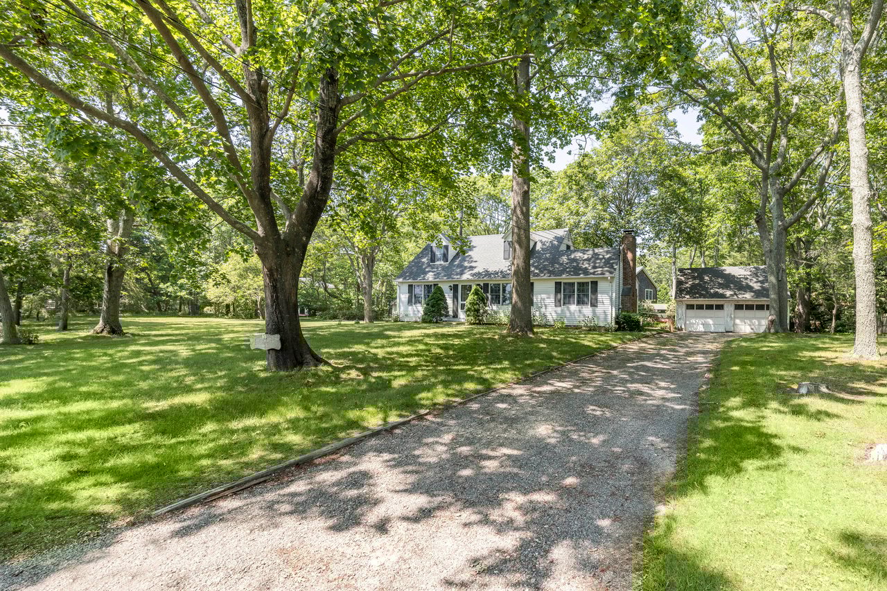  95 Sayres Path, Wainscott