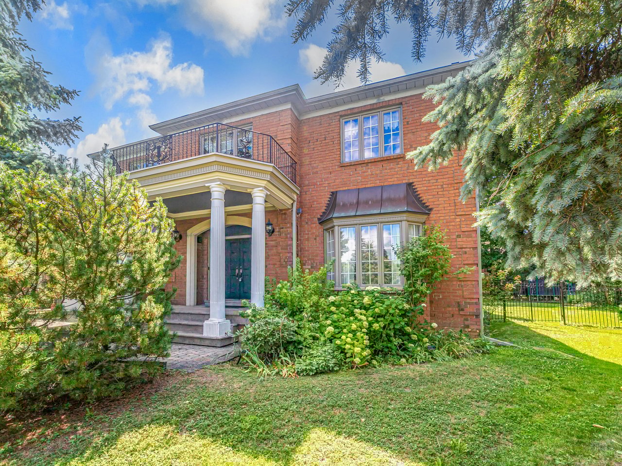 10 Edmund Crescent