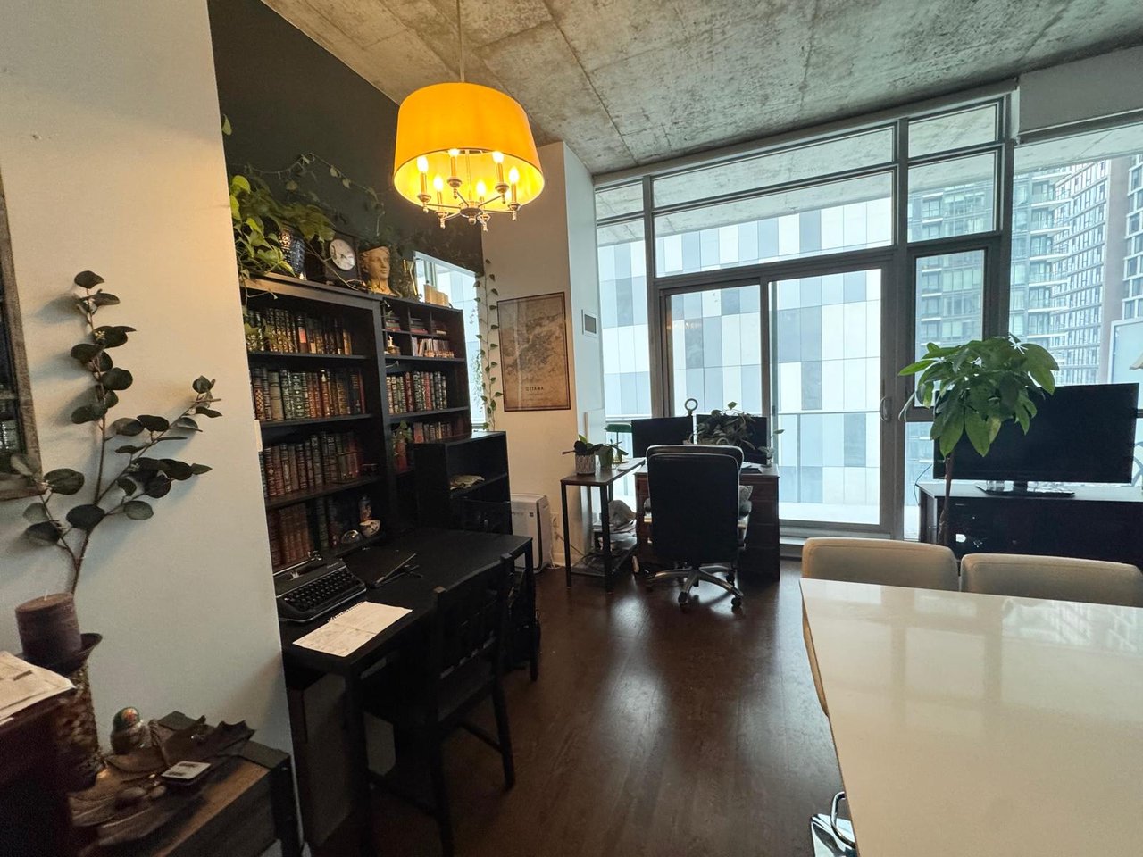 375 King Street W Unit:1605