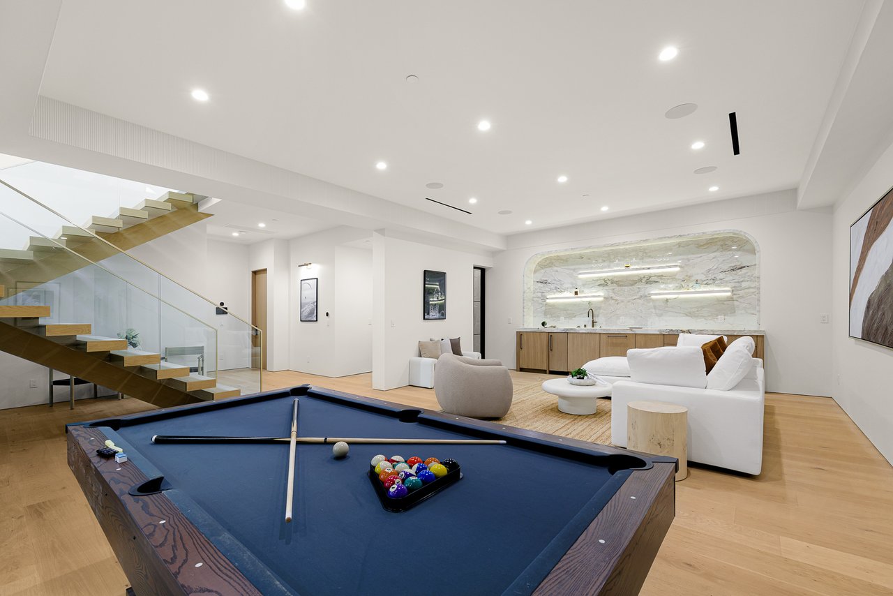 311 N Bowling Green Way