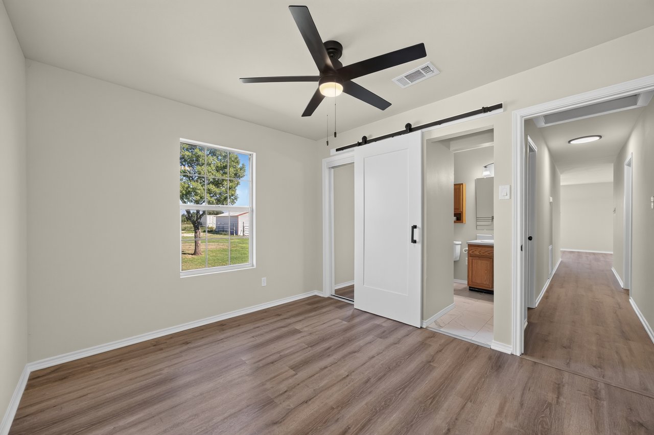 277 Private Road 1611