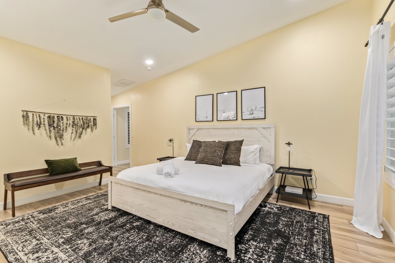 5839 E VOLTAIRE Avenue