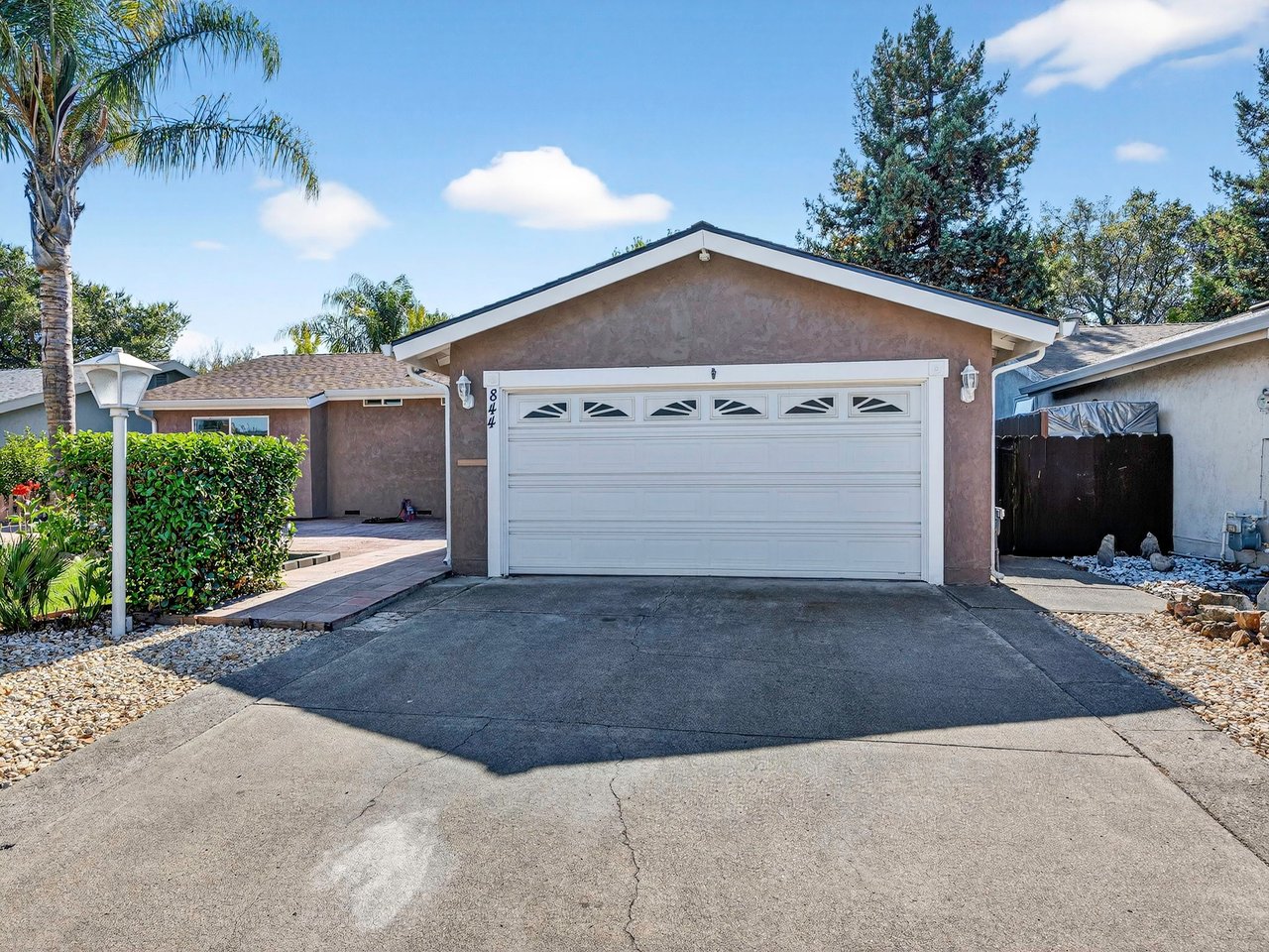 844 Cedarwood Ln