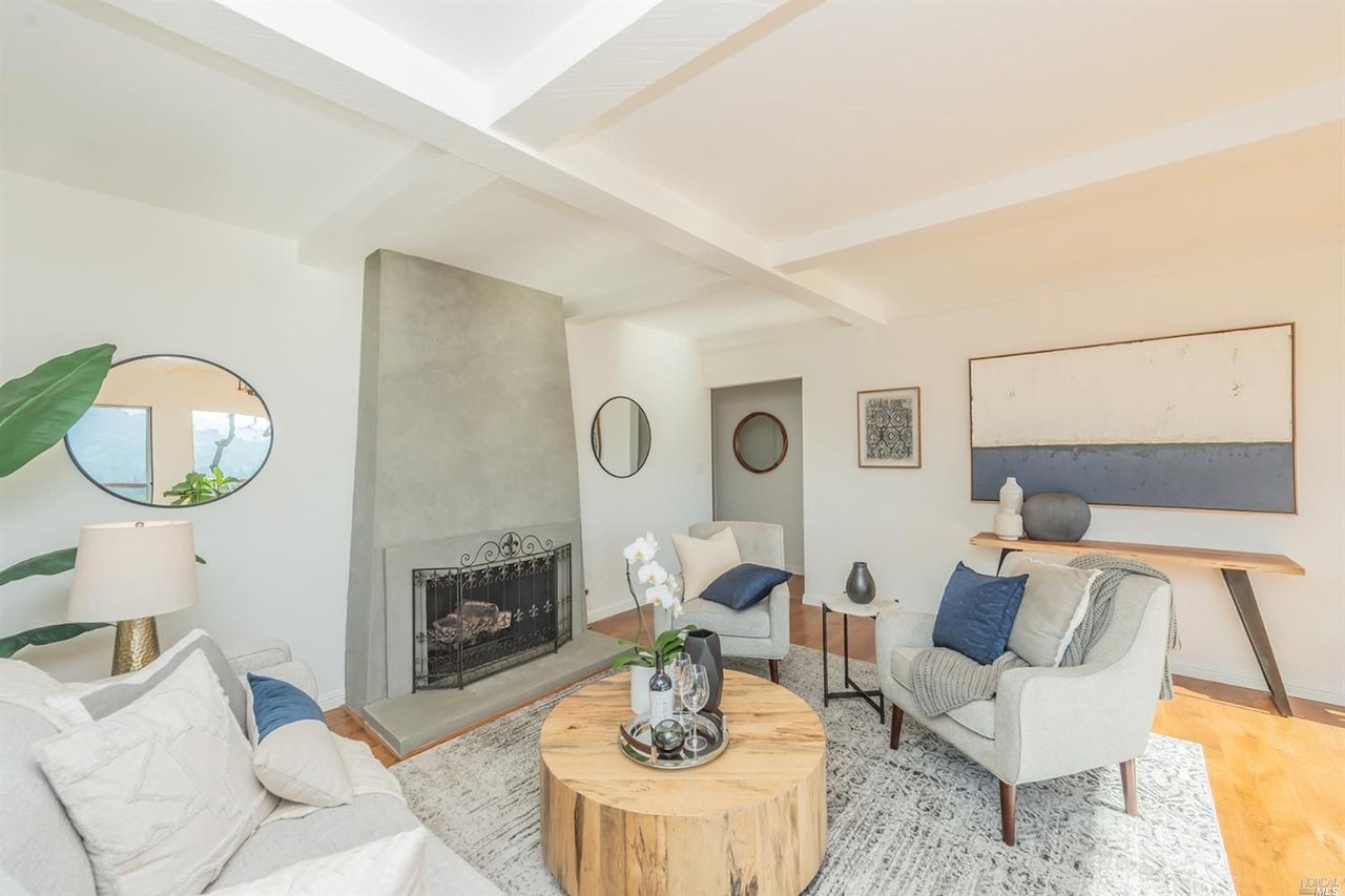 50 Oakwood Ct
