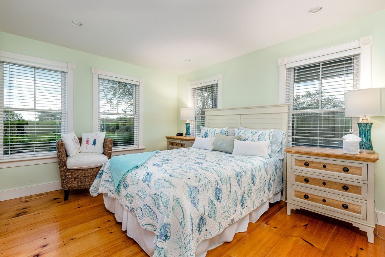 24 Cannonbury Ln