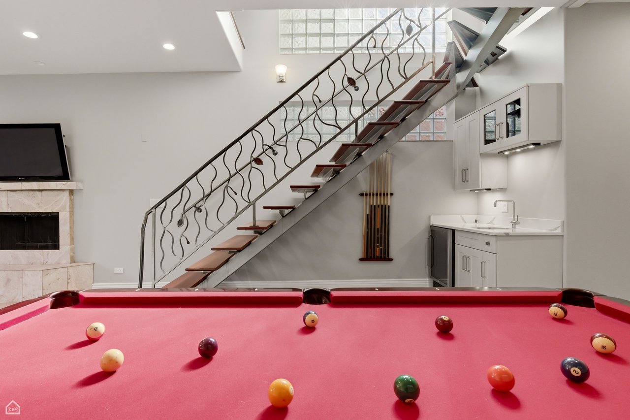 2115 W Superior Street 