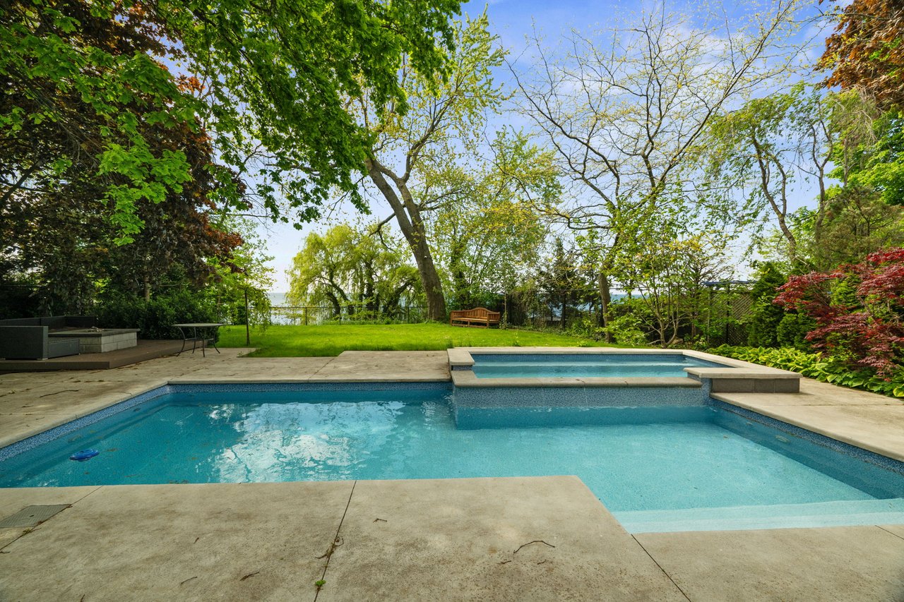  Unmatched Beauty Of Lakeside Living