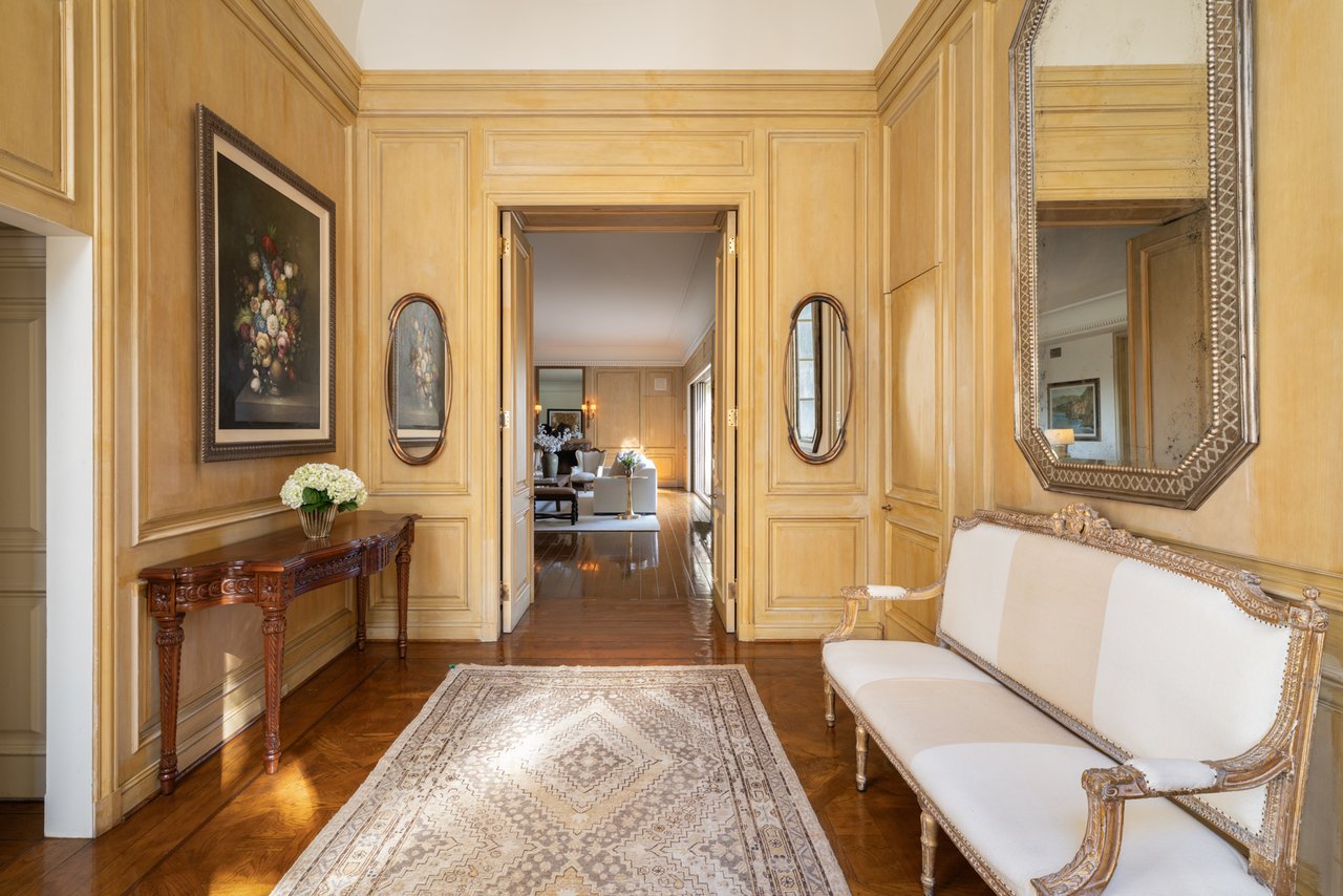 1025 N Crescent Dr, Beverly Hills