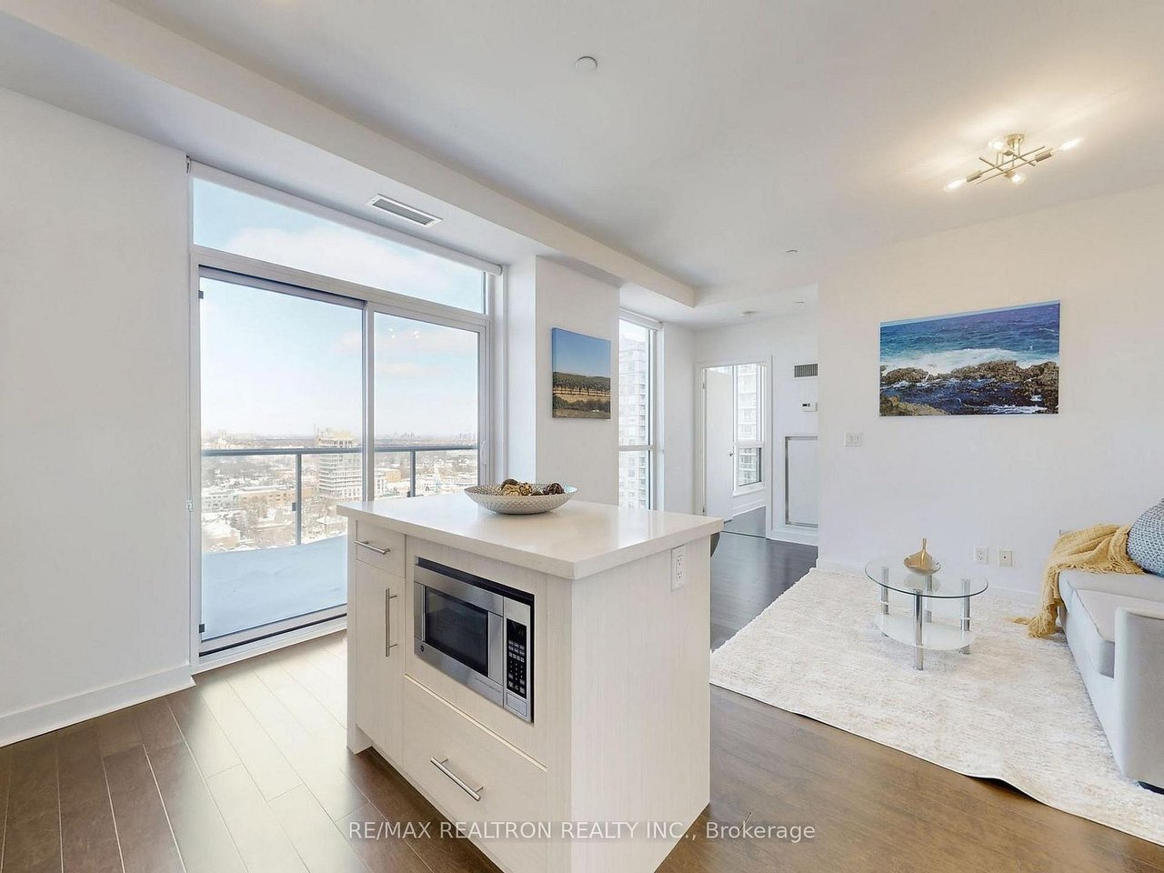 PENTHOUSE ON ENGLINGTON CROSSTOWN LRT