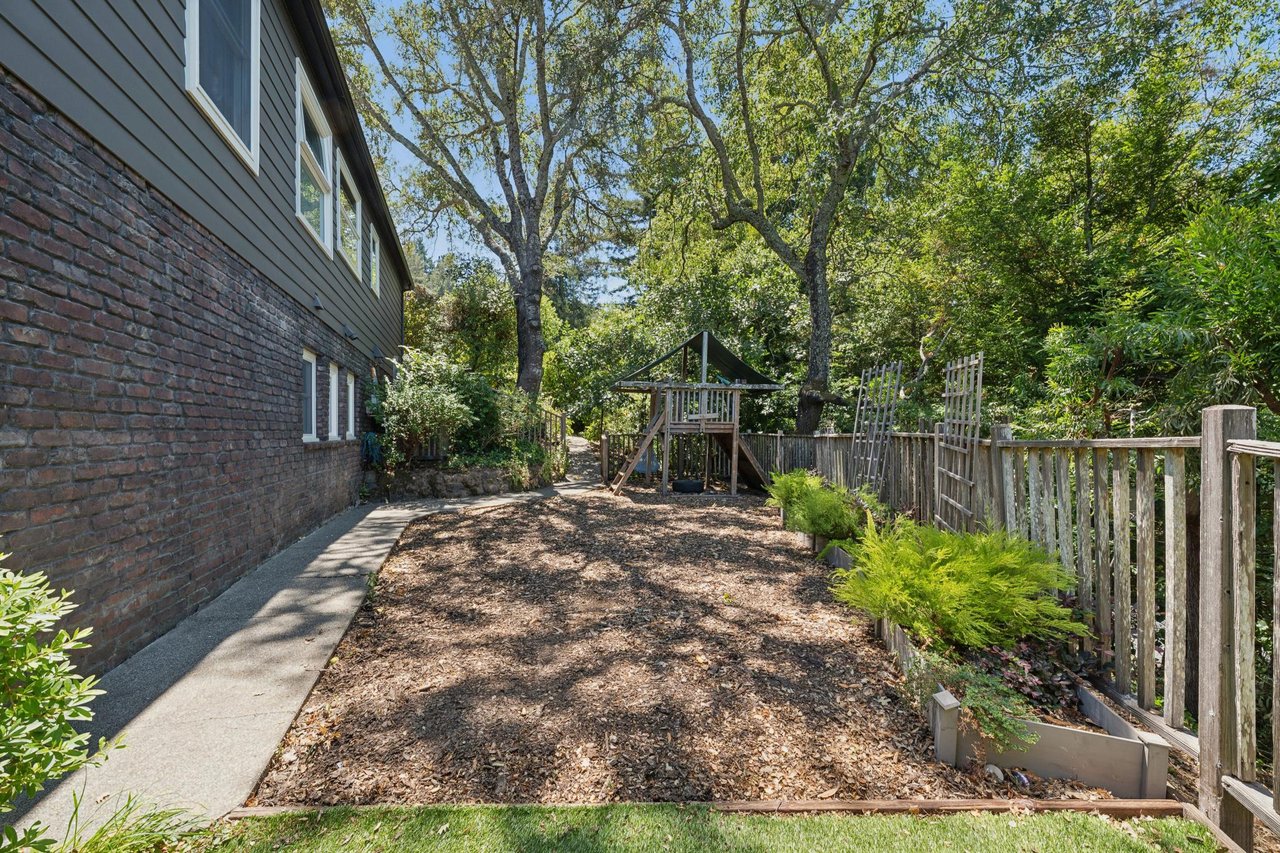 28 Black Log Rd
