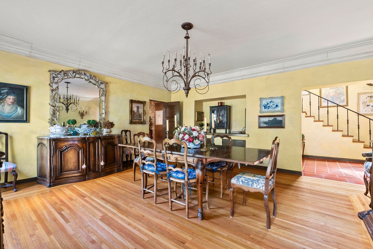 706 N Maple Dr, Beverly Hills