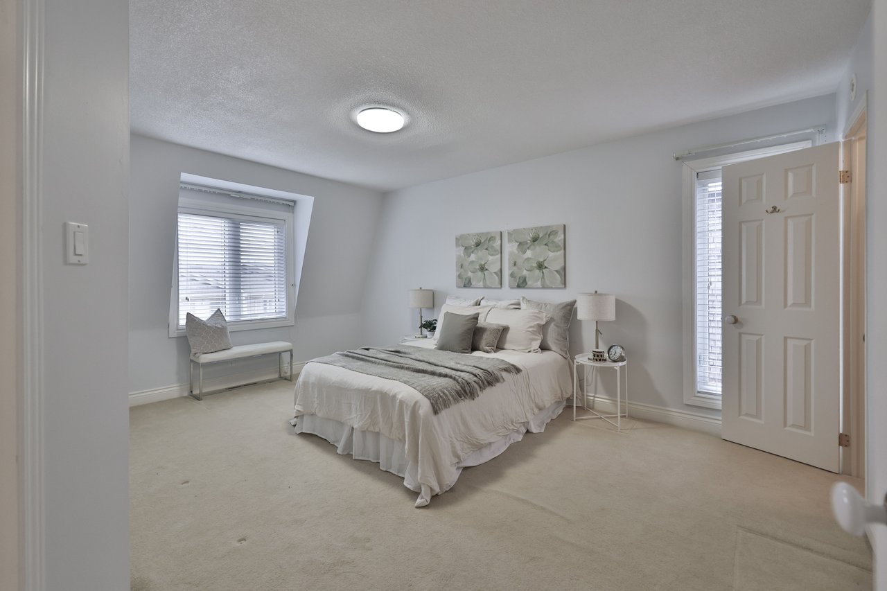 86 Forsythe Street, Oakville