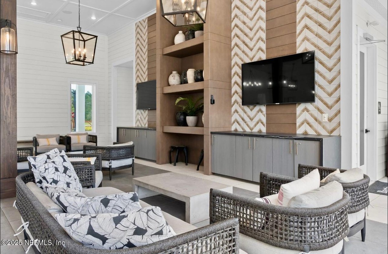 462 HILLENDALE Circle, St. Johns