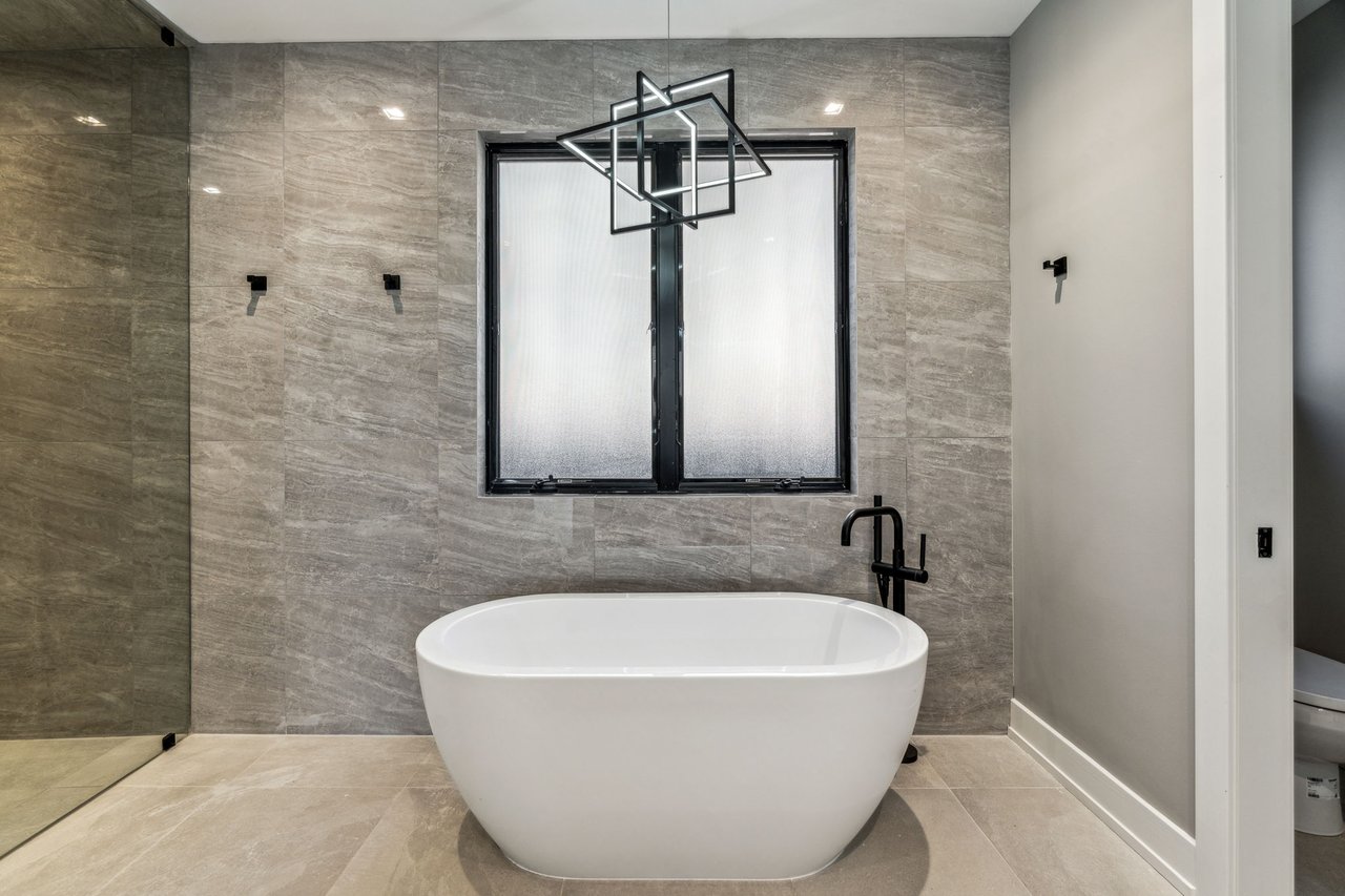 342 S Hicks St, Philadelphia, PA 19102