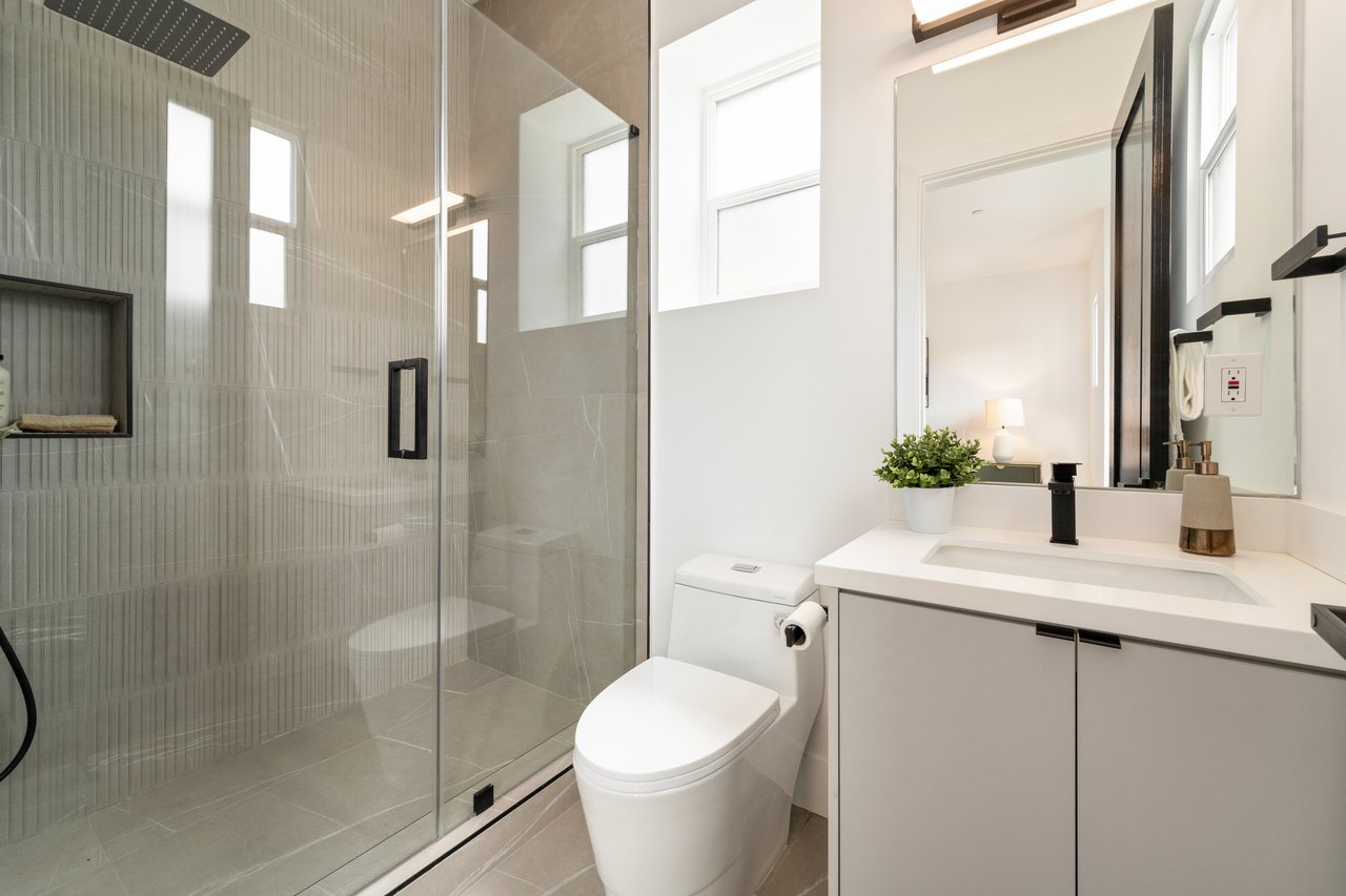 350 Mount Carmel Dr, Glendale 