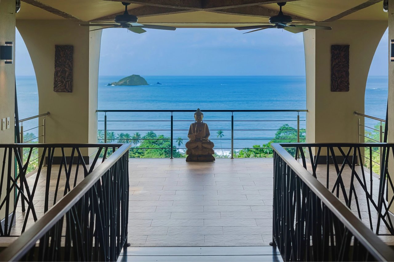 Vista Hermosa, Lucrative Contemporary Estate