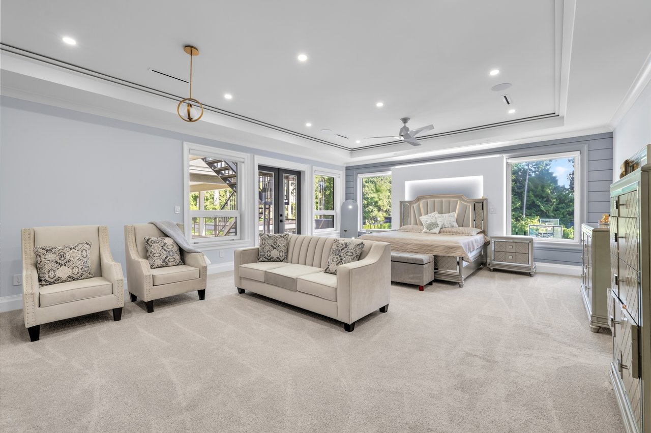 2.5 Acre Luxury Estate