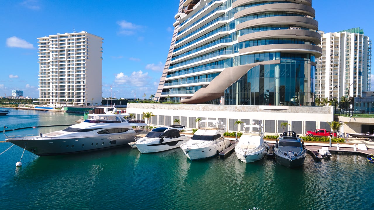 Shark Tower Puerto Cancún
