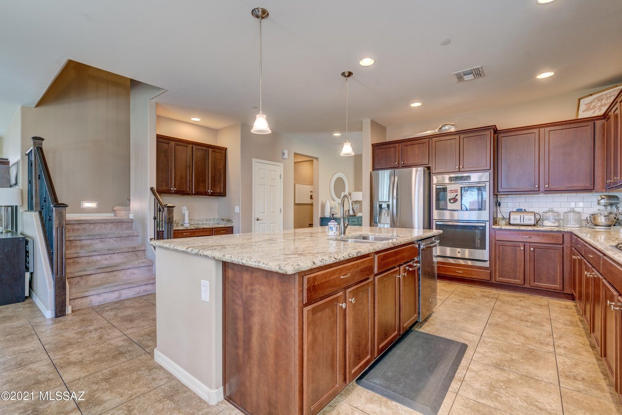 1079 W Garden Grove Dr