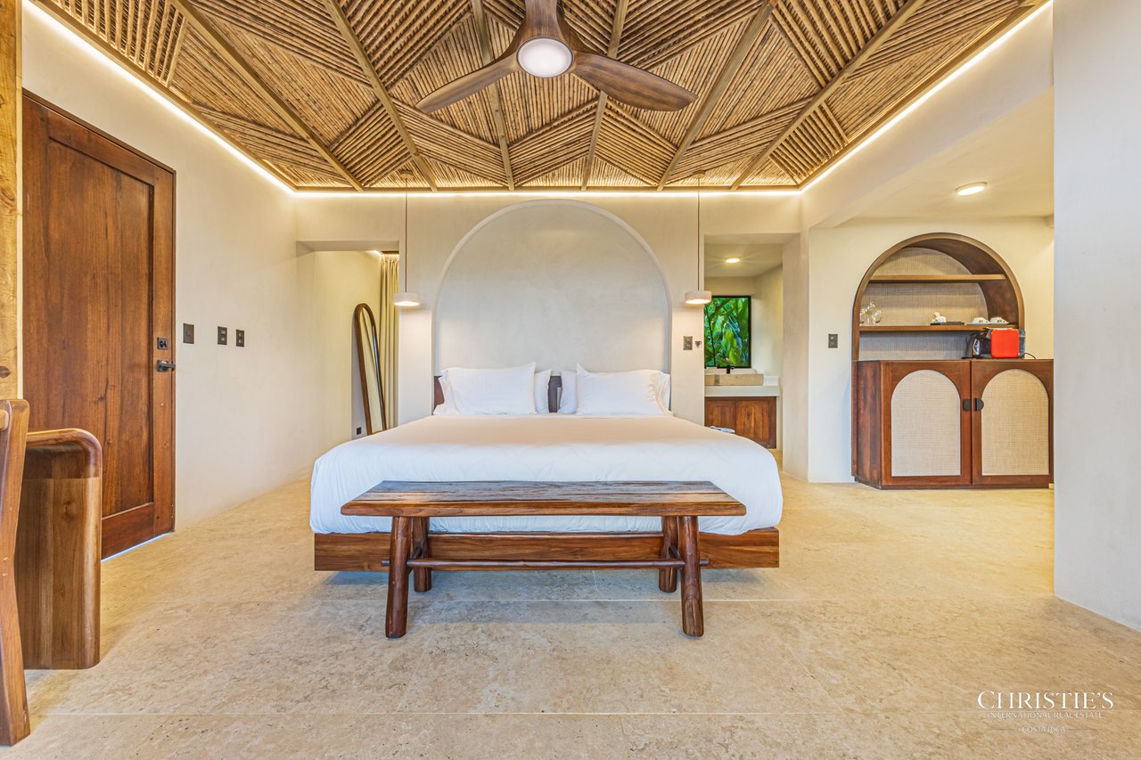 Luxury Hotel Boutique with Ocean Views | Walking distance to the beach | 13.2 Acres