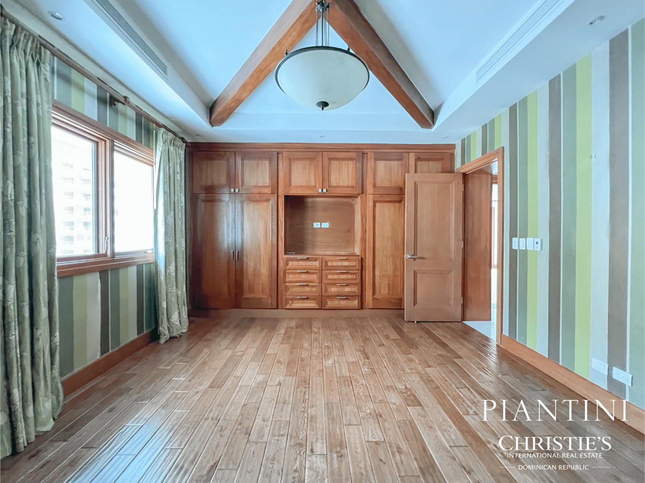 The Grand Penthouse, Ensanche Piantini