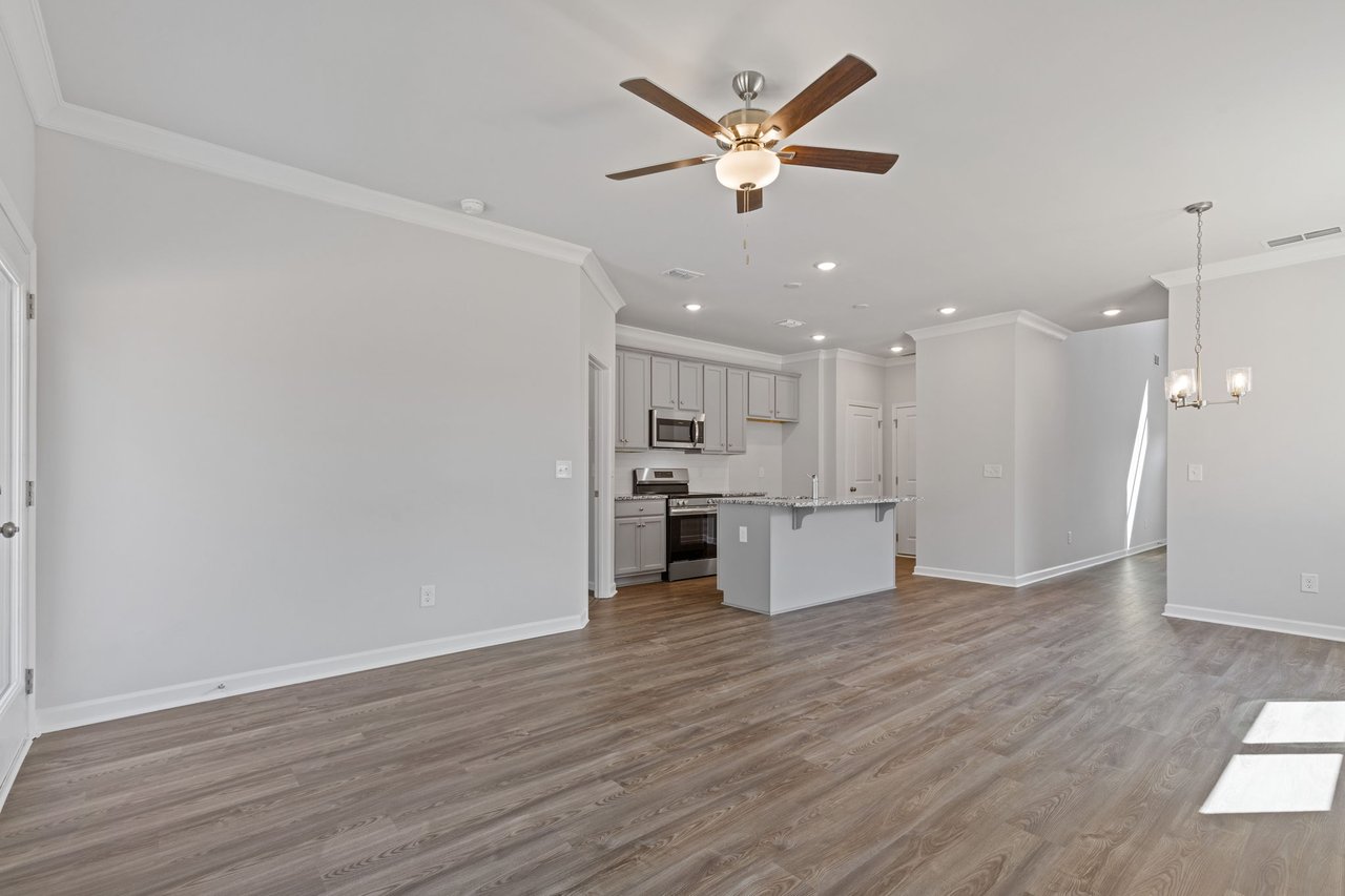 693 Shoals Trl