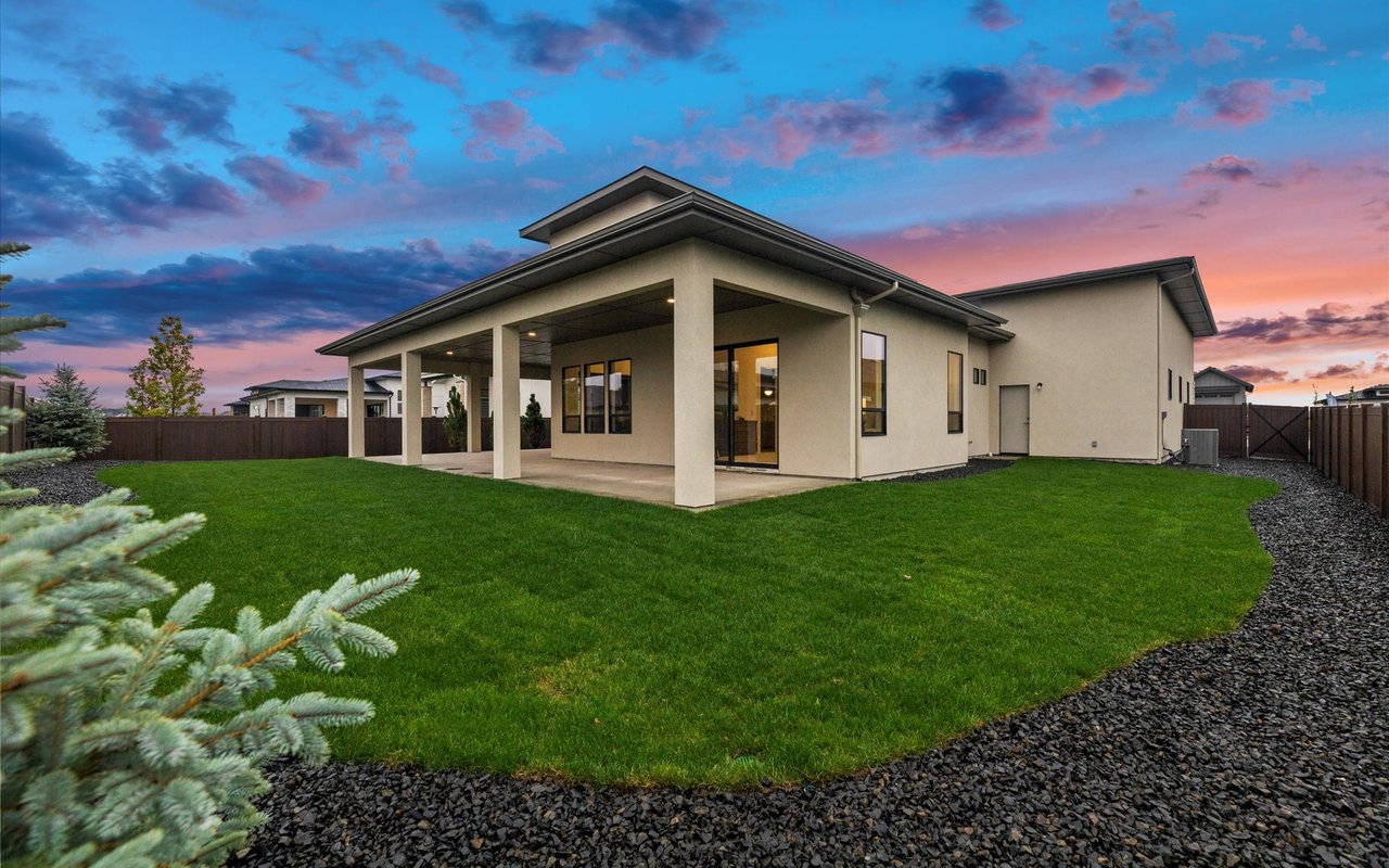 Modern Craftsman at the Base of the Star Foothills