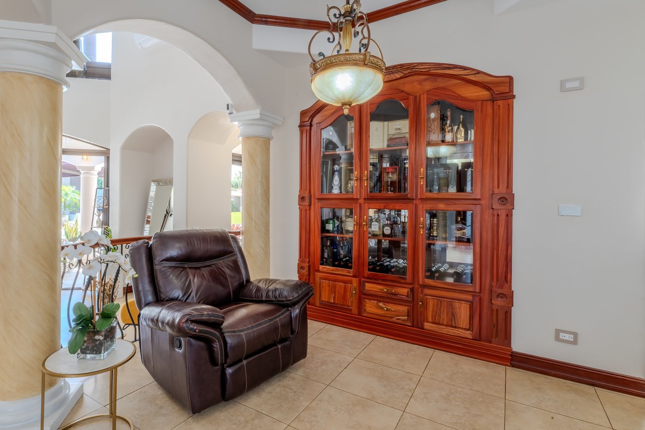 Luxury Home with Pool, Bar Area & Resort-Level Amenities | 5br, 4ba in Perez Zeledon 