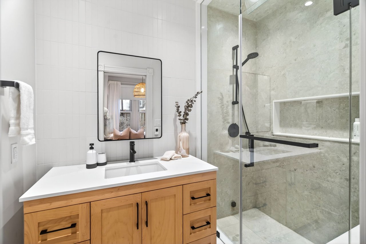 Standout Residence In Coveted Summerhill