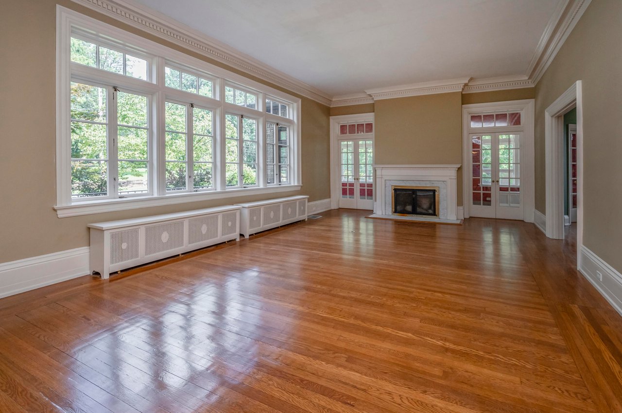 200 W Lexington Avenue