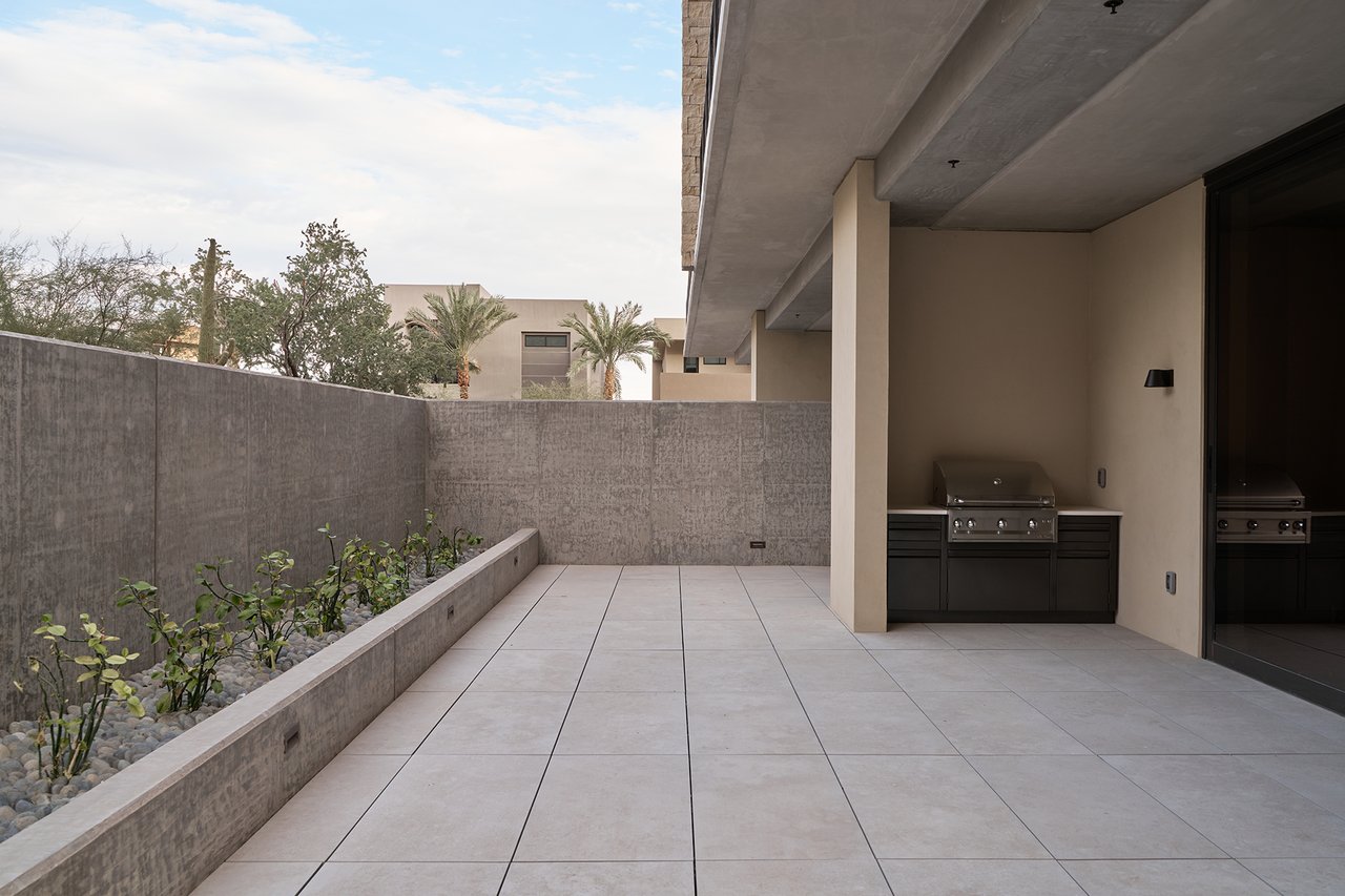 5000 N Camelback Ridge Road # 109