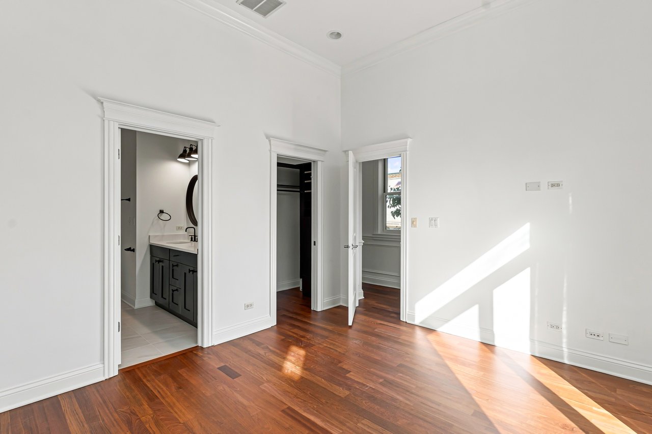 831 W George St #3