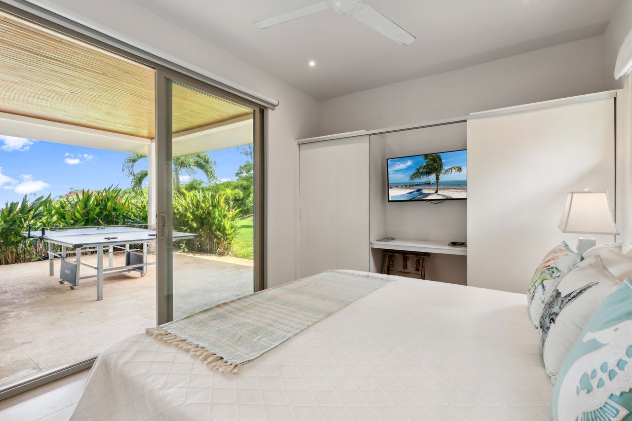 Casa Pickle on the Hill | Spacious Private Estate with Pickleball Court, Mature Gardens & Independent Guest Apartment