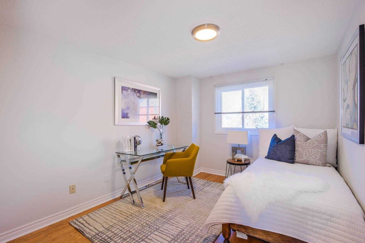 DETACHED CORNER LOT