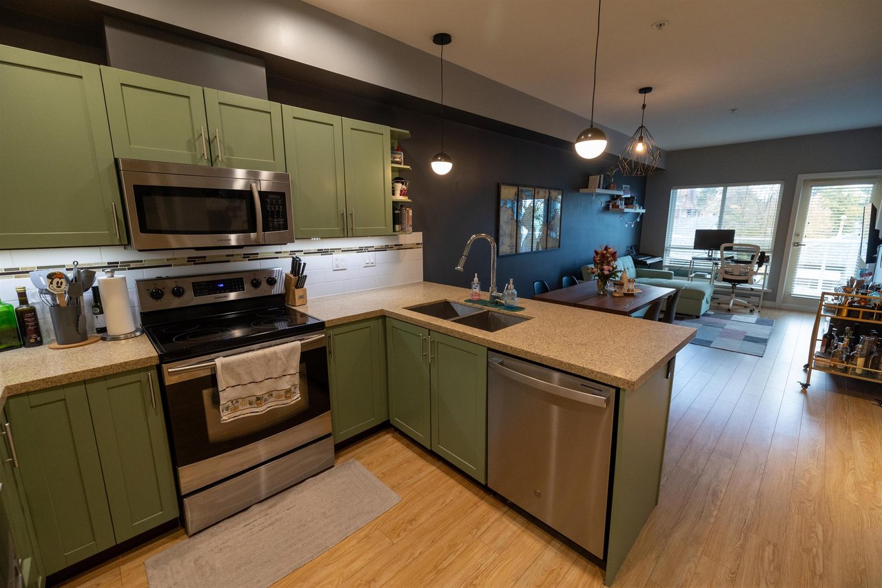 205-5655 Inman Ave