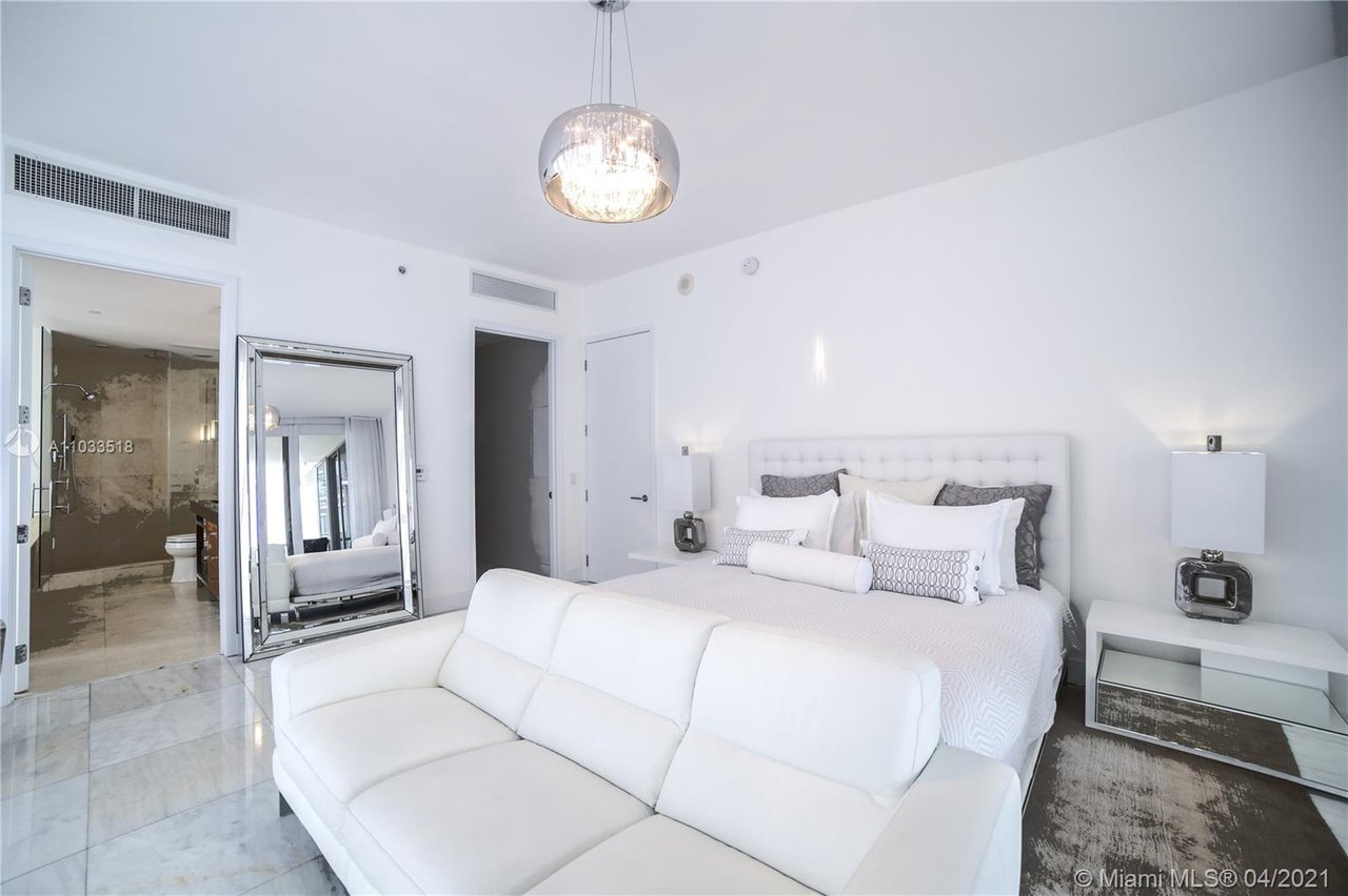 9705 Collins Ave, 1204N