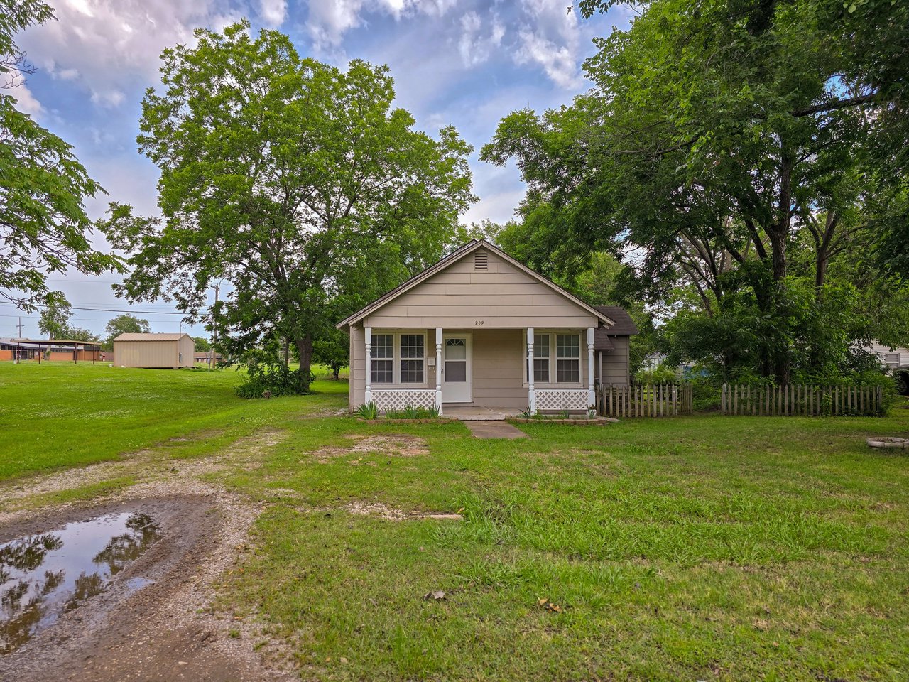209 E Main St