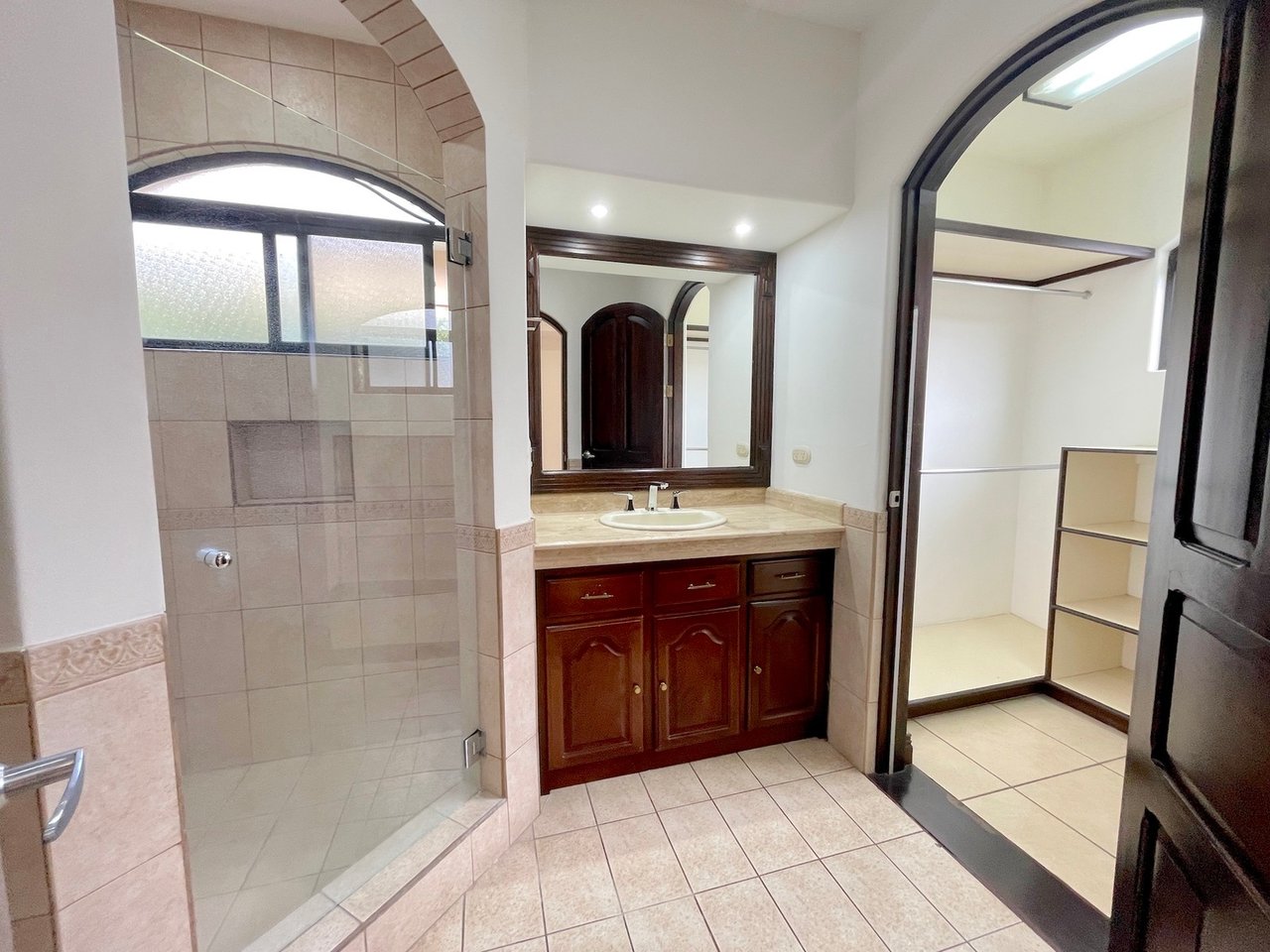 Neo Colonial Investment Home, Santa Ana, San Jose
