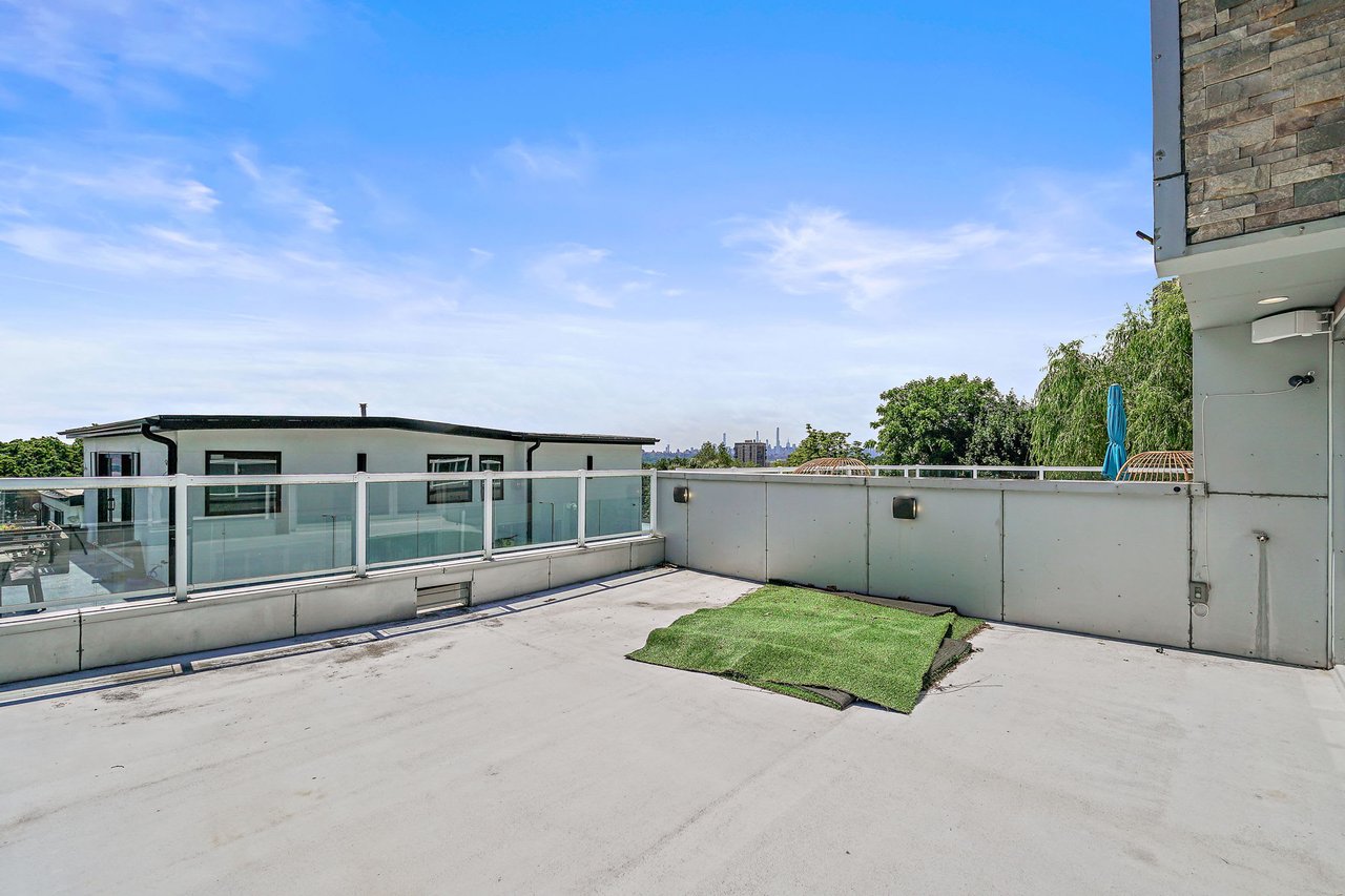 24 Casta Ln