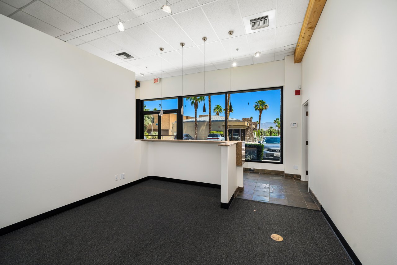Desert Square - Suite D