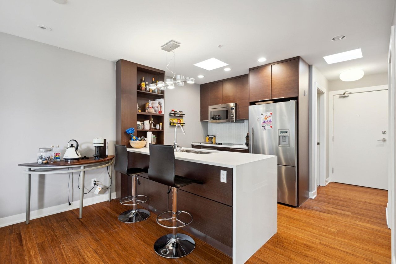 2481 Waterloo St, #403