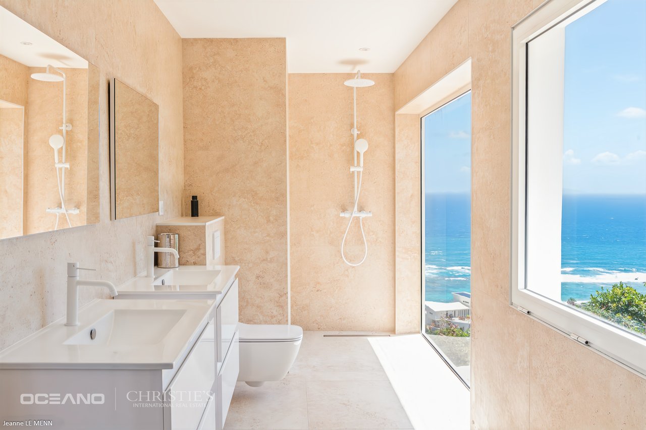 MODERN VILLA WITH SPECTACULAR VIEW -NEWLY BUILT