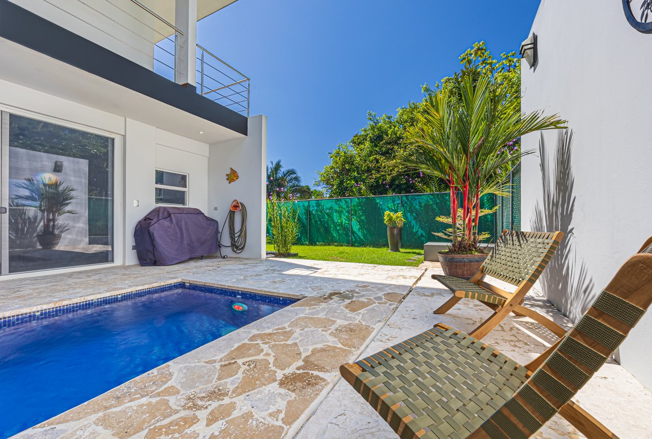Elegant Tropical Villa Steps from Playa Hermosa – Gated Community
