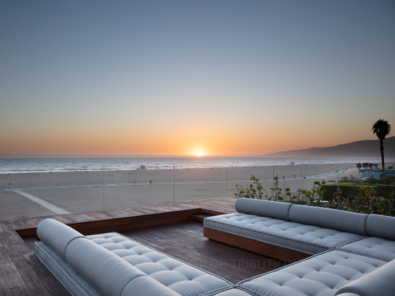 547 Palisades Beach Road