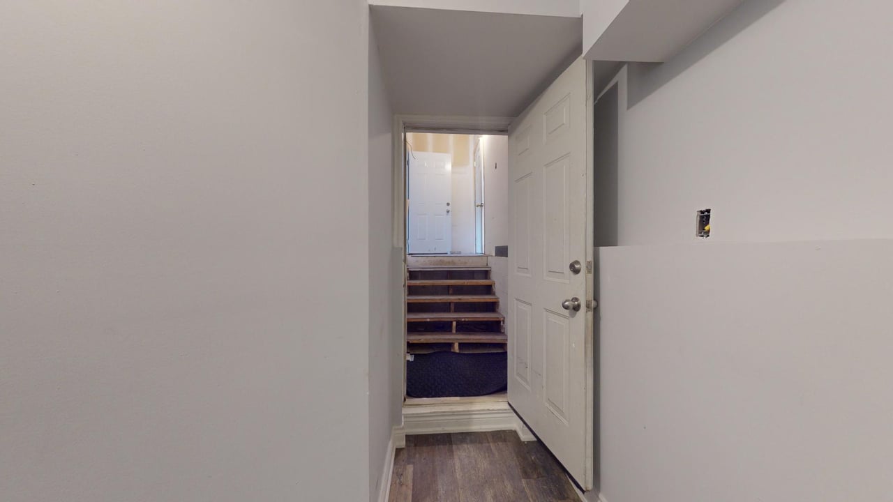 1048 Gilmore Ave Unit: Lower